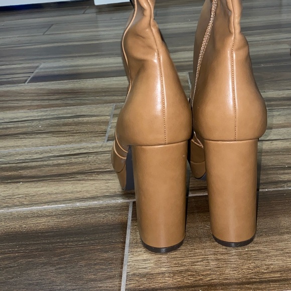 🎱Chunky Tan Platform Half Zip Heel! - Picture 7 of 13